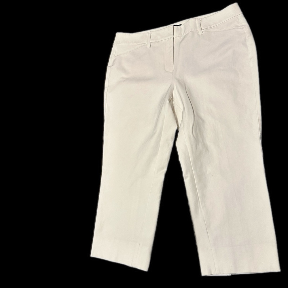 White House Black Market White Capri Pants